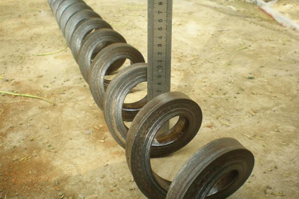 Constant-Thickness-Screw-Flight-Winded-on-Mould-11
