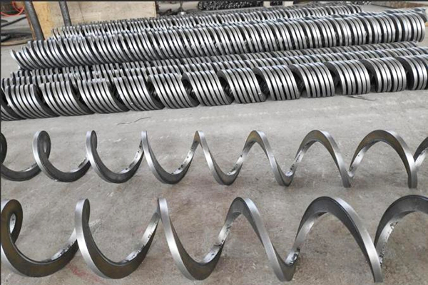 Constant-Thickness-Screw-Flight-Winded-on-Mould-7